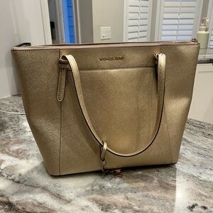 Michael Kors Jetsetter Handbag in Gold